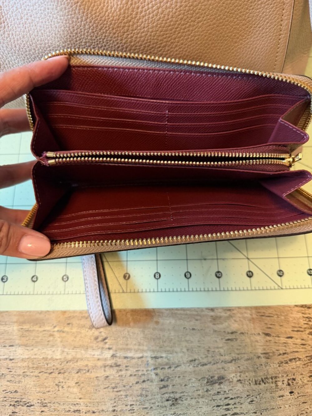 Coach Marlon Hobo & Matching accordion zip wallet - Taupe - Picture 7 of 8